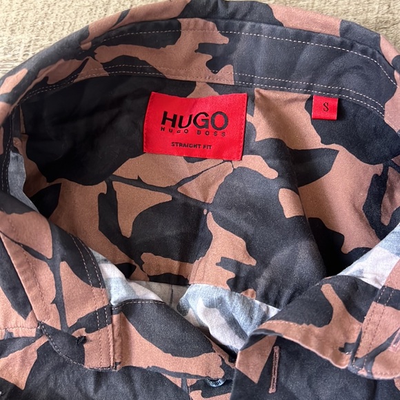 HUGO Boss Ebor Rose Print Short Sleeve Shirt Size Small - Picture 2 of 4